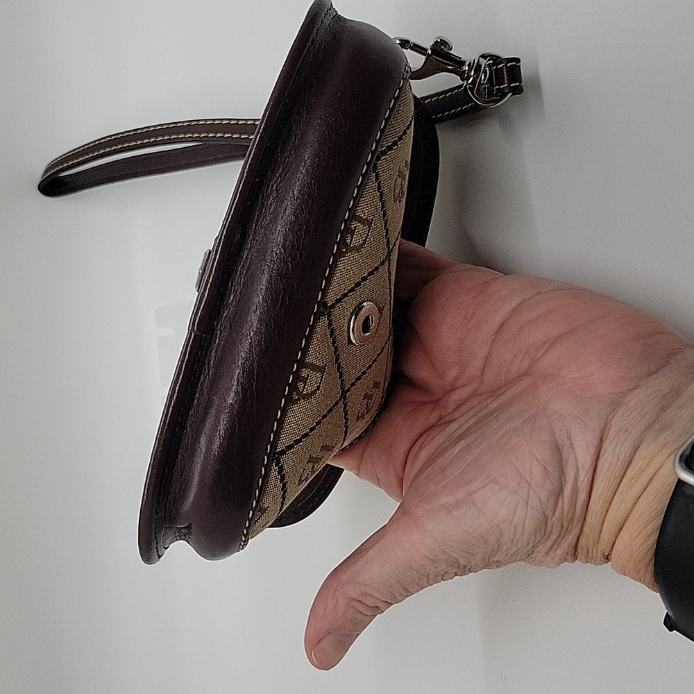 Dooney & Bourke Wristlet - Picture 5 of 8